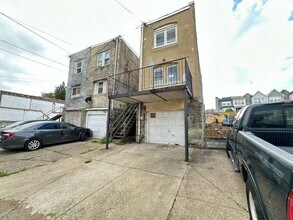 439 N Daggett St in Philadelphia, PA - Building Photo - Building Photo
