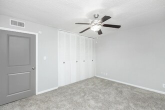 2950 S Cobb Dr SE in Smyrna, GA - Building Photo - Building Photo