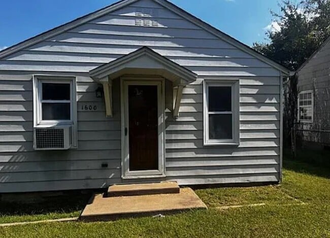 property at 1600 S Oak Ave