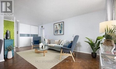 1 Massey Square in Toronto, ON - Building Photo - Building Photo