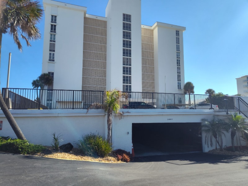 111 S Atlantic Ave in Ormond Beach, FL - Foto de edificio