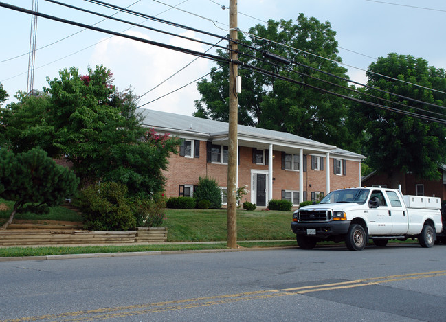 205 S Jefferson St in Frederick, MD - Foto de edificio - Building Photo