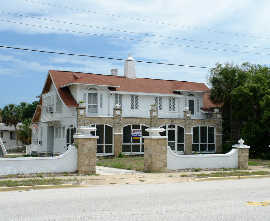 411 Silver Beach Ave in Daytona Beach, FL - Foto de edificio