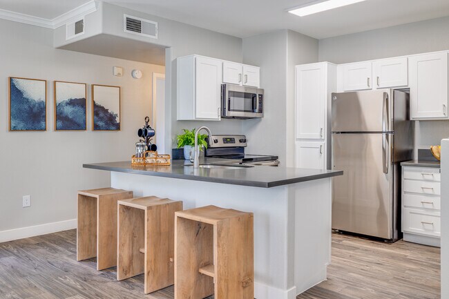 Allegro Apartments in Phoenix, AZ - Building Photo - Interior Photo