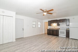 215 Greenlawn Ave in Pleasanton, TX - Building Photo - Building Photo