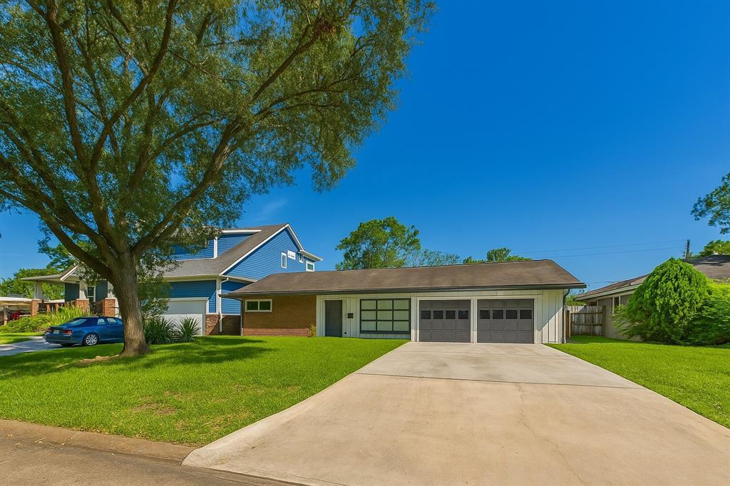 9202 Bintliff Dr in Houston, TX - Building Photo