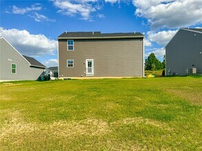 14 Trailhead Rd in Henrietta, NY - Foto de edificio - Building Photo