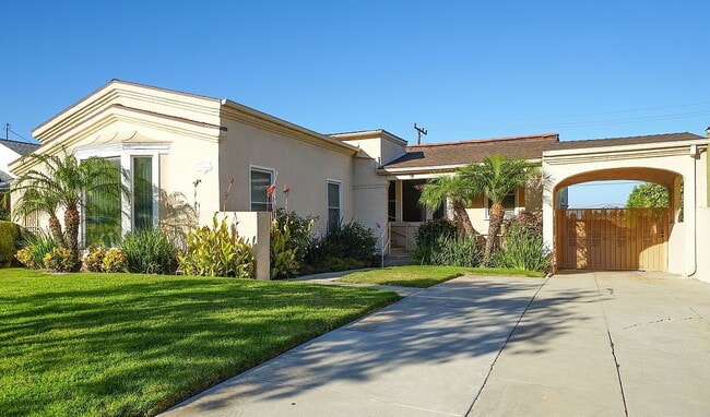 property at 4246 Angeles Vista Blvd