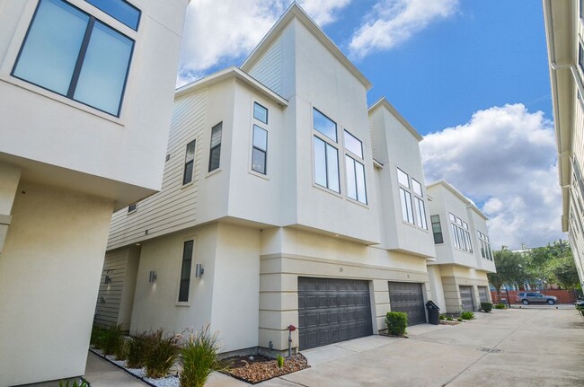 property at 20 N Hutcheson St