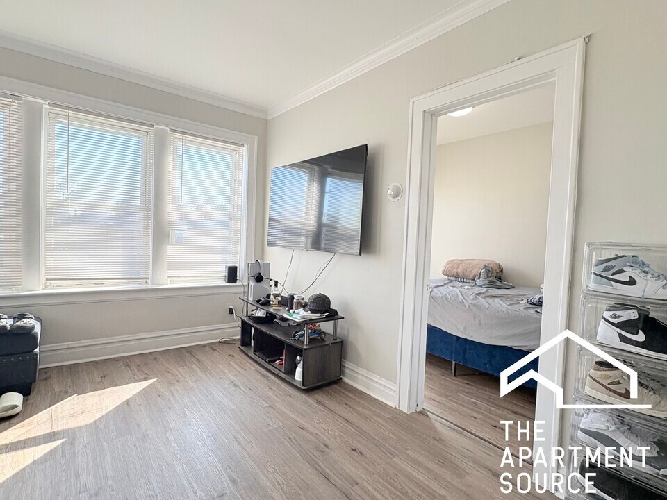 4852 W Diversey Ave in Chicago, IL - Building Photo