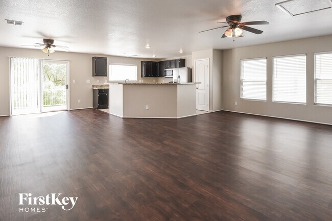 613 Belsay Castle Ct in Las Vegas, NV - Building Photo - Building Photo