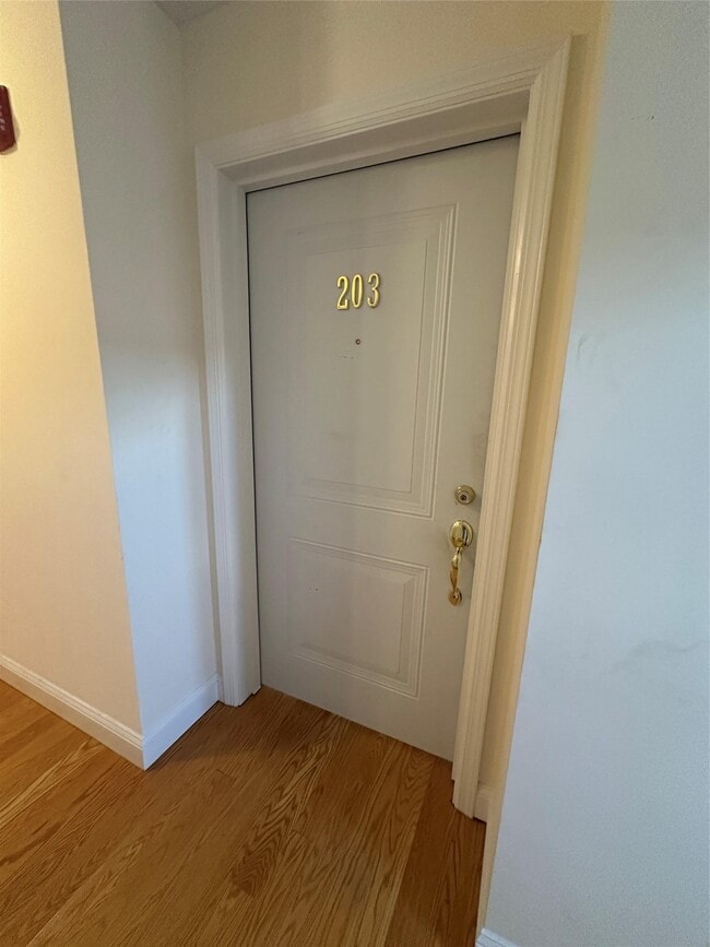 67 W Main St in Oyster Bay, NY - Building Photo - Building Photo