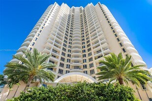 888 Brickell Key Dr in Miami, FL - Building Photo