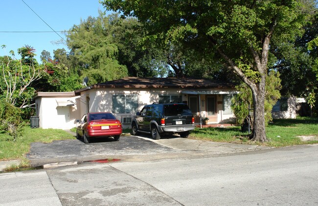 12850 NE 12th Ave in North Miami, FL - Building Photo - Building Photo