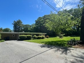 172 Brigham Hill Rd in North Grafton, MA - Foto de edificio - Building Photo