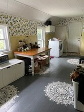 6 Narragansett St, Unit 2 in Gorham, ME - Foto de edificio - Building Photo