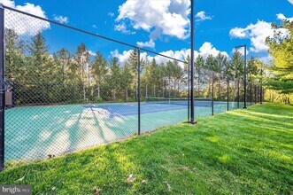 10001 Vanderbilt Cir, Unit 4 in Rockville, MD - Building Photo - Building Photo