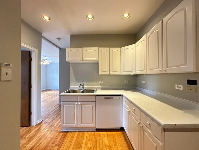 4237 N Paulina St, Unit 2W in Chicago, IL - Building Photo - Building Photo