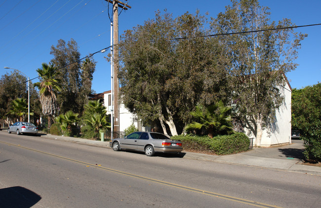 Fallbrook Twelve in Fallbrook, CA - Building Photo - Building Photo