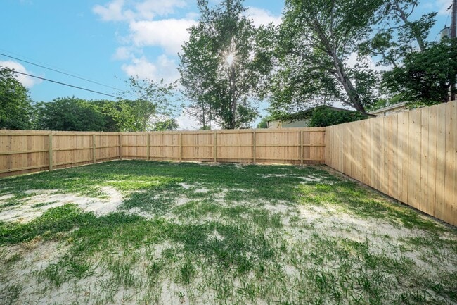 1606 W 5th St in Caldwell, TX - Building Photo - Building Photo