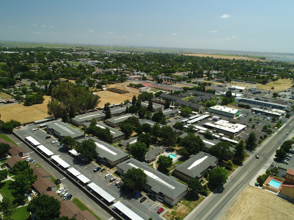 Cedar Hills Manor in Willows, CA - Foto de edificio