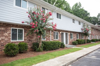 Brentwood Townhomes in Atlanta, GA - Foto de edificio - Building Photo