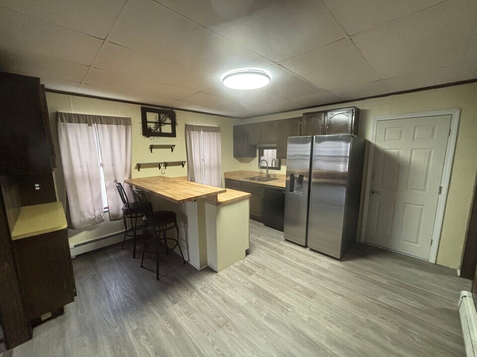22 Pettingill St, Unit 2 in Lewiston, ME - Foto de edificio