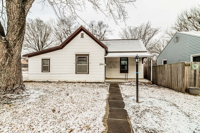 property at 214 W Walnut St