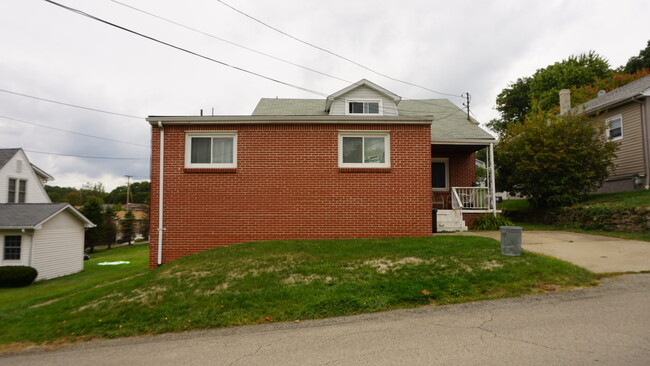 1818 Grant St in Aliquippa, PA - Building Photo - Building Photo