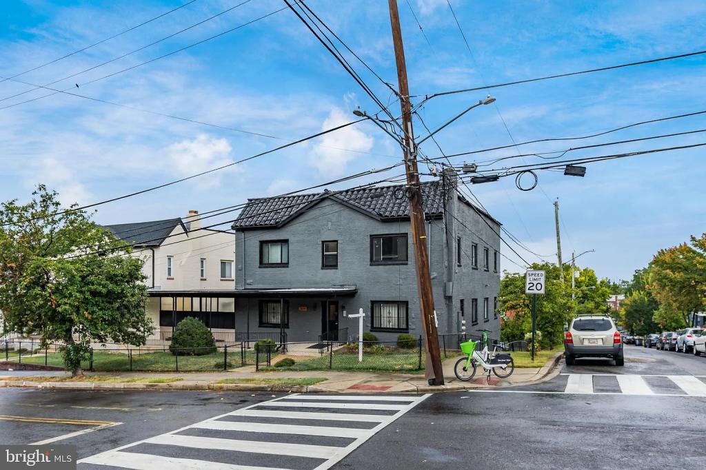 2834 R St SE in Washington, DC - Building Photo