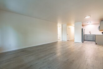 Sunset Villa in Bellevue, WA - Foto de edificio - Interior Photo