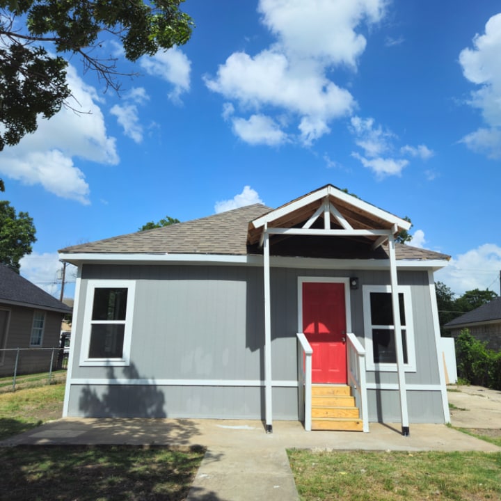 2826 Alaska Ave in Dallas, TX - Building Photo