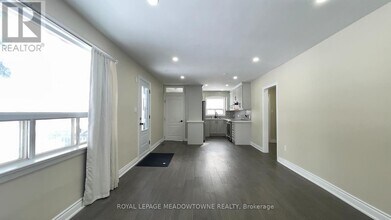 4 Keats Ave in Halton Hills, ON - Building Photo - Building Photo