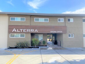 The Alterra: Beautiful One-Bedroom Apartme... in Walnut Creek, CA - Foto de edificio - Building Photo