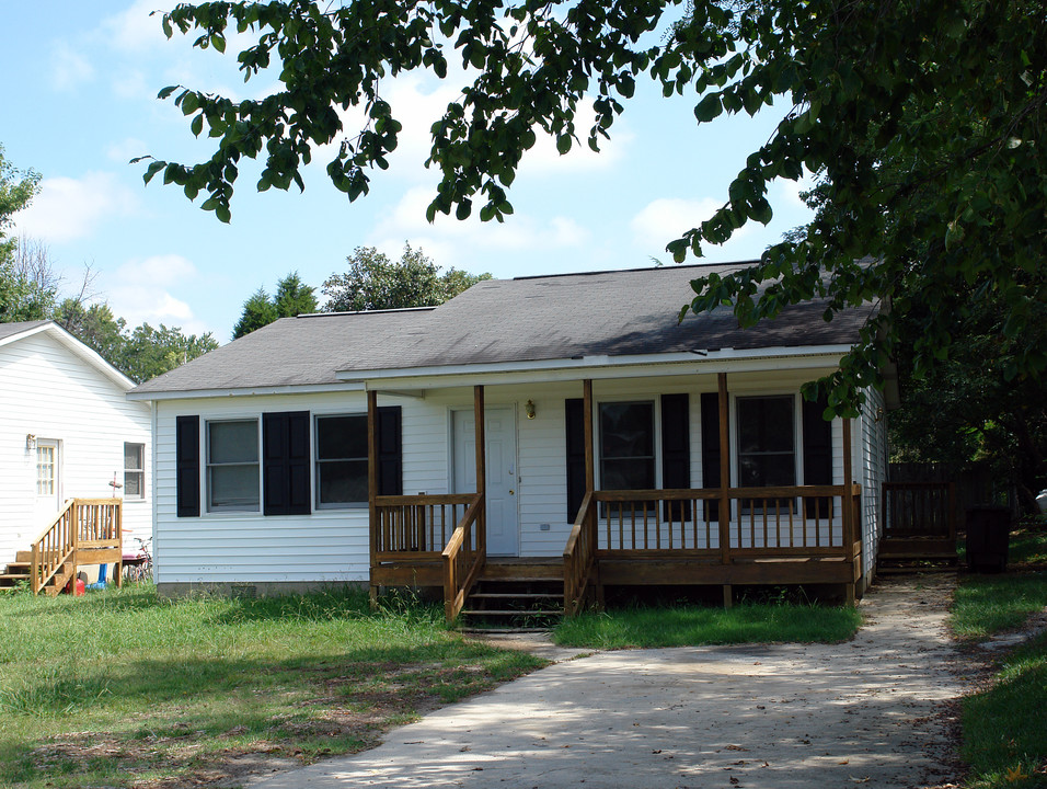 2423 Robbins Rd in High Point, NC - Building Photo