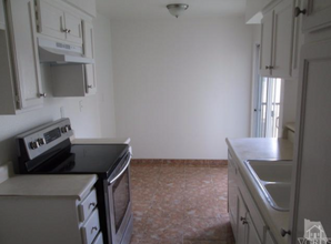 7641 Reseda Blvd in Los Angeles, CA - Building Photo - Building Photo