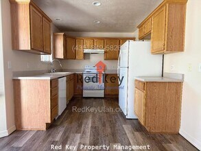 213 Cres View Ln in Tooele, UT - Building Photo - Building Photo