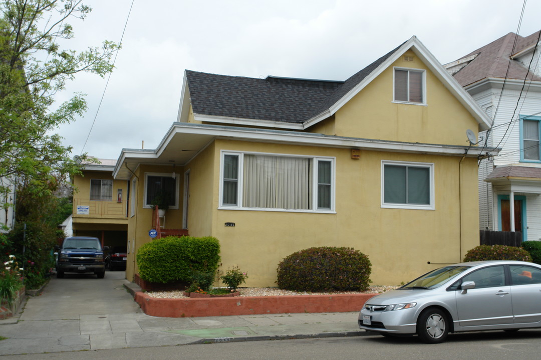 2045 Emerson St in Berkeley, CA - Building Photo