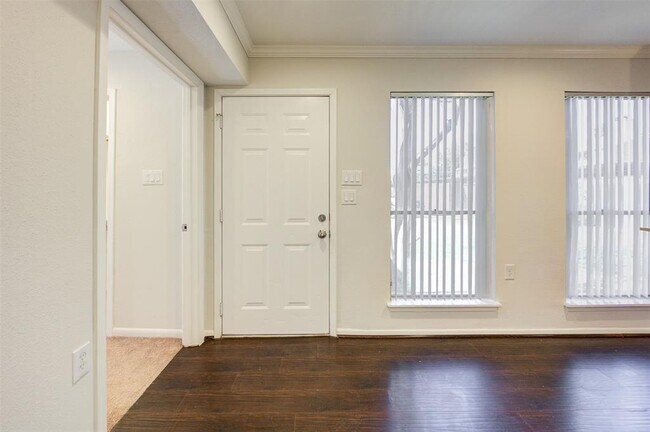 1917 Augusta Dr photo'