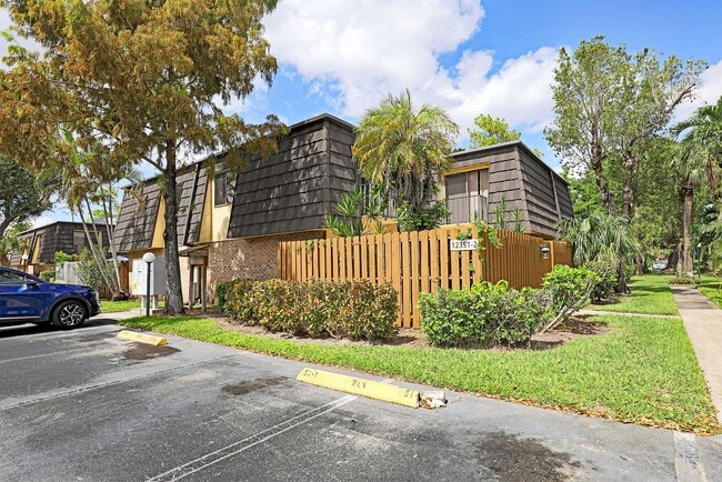 12351 Woodrose Ct in Ft. Myers, FL - Building Photo - Building Photo