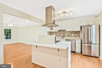 10255 Quiet Pond Terrace in Burke, VA - Foto de edificio - Building Photo
