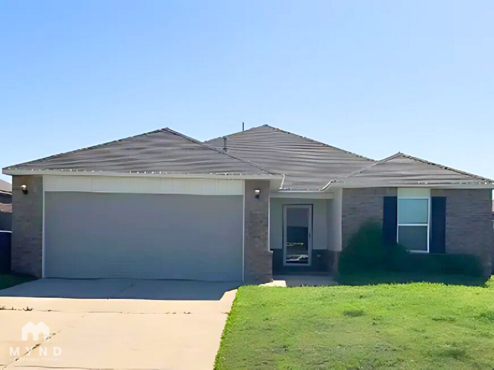 1870 Bartlett Dr in Newcastle, OK - Building Photo