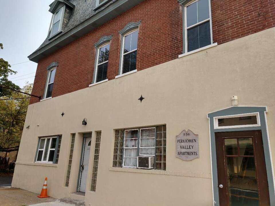 556 Main St in Schwenksville, PA - Building Photo
