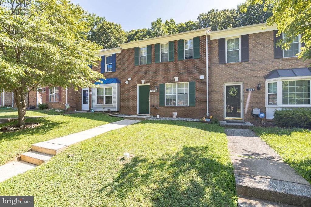 14081 Fallbrook Ln in Woodbridge, VA - Foto de edificio