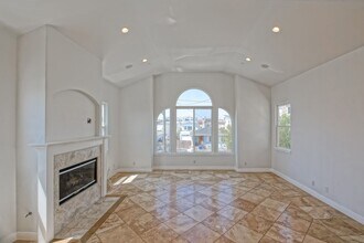 1738 Spreckels Ln in Redondo Beach, CA - Building Photo - Building Photo