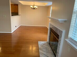 5708 Chapman Mill Dr, Unit 200 in North Bethesda, MD - Building Photo - Building Photo