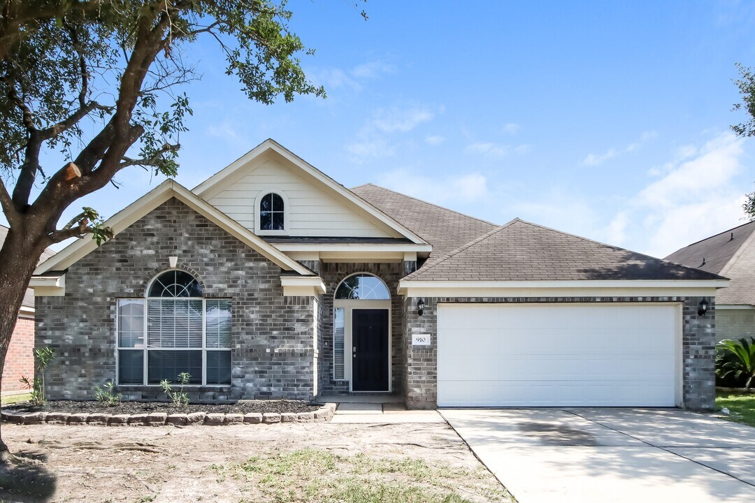 910 Taylor Ridge Dr in Spring, TX - Building Photo