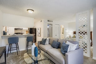 Countrywood in Tampa, FL - Building Photo