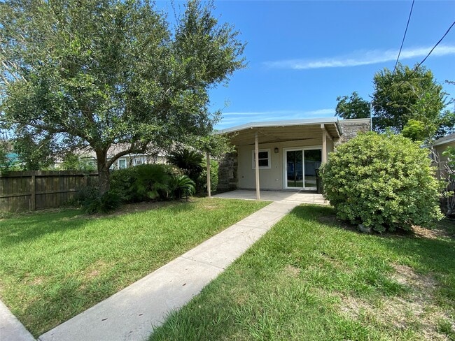 property at 3815 Putnam Dr