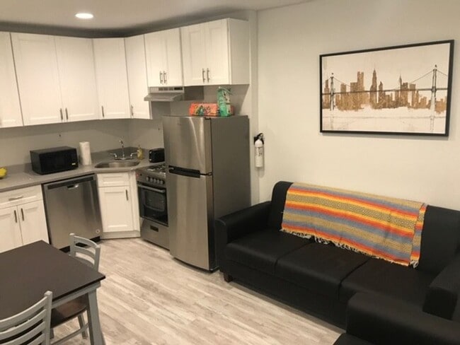 2415 Lorillard Pl, Unit #1 in Bronx, NY - Building Photo - Building Photo